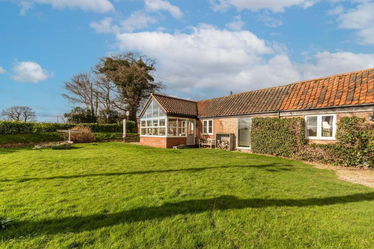 Host & Stay - Woodfalls Barn Burgh and Tuttington Exterior foto